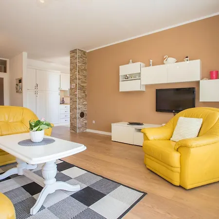 Beautiful In Prime Location Apartment Porec